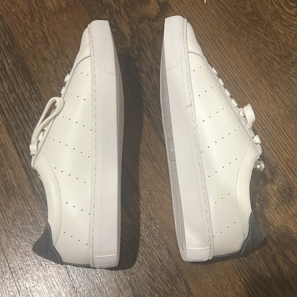 White shoes - Picture 2 of 2